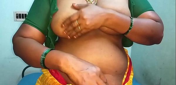  desi aunty showing her boobs and moaning